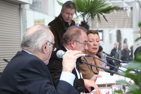 Auktionator und Übersetzer an der Arbeit - Versteigerung Oldtimer Galerie in Toffen am 26. November 2016