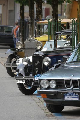 Aus den unterschiedlichsten Epochen stammen die verschiedenen Fahrzeuge - Oldtimer in Obwalden (O-iO) 2018