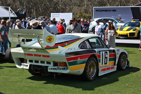 Ausgangsmodell nur noch anhand der Rücklichtgläser erkennbar - opulent geflügelter Porsche 935.