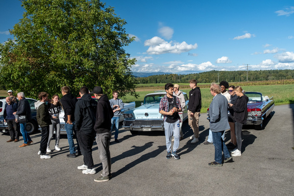 Bild Ausgelassene Stimmung beim Fahrzeugwechsel – 8. Autos von Dazumal 2023