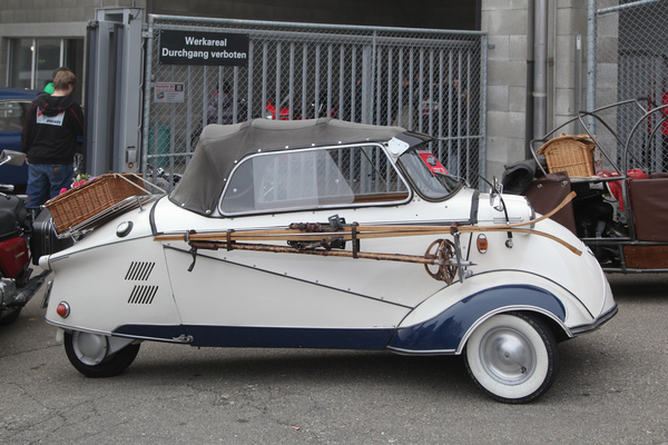 Ausgerüstet für den nächsten Winter - Messerschmitt Kabinenroller mit Skiern - Oldtimermesse St. Gallen am 30. Oktober 2016