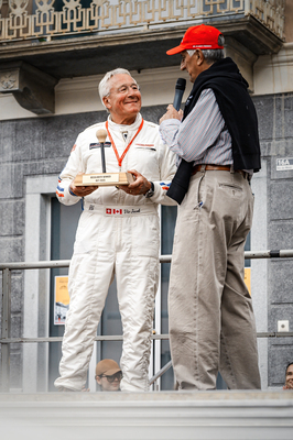 Aussergewöhnliche Siegertrophäe "Regularity" für Vic Jacob im Austin Healey 100S von 1955 – Bernina Gran Turismo 2025 Aussergewöhnliche Siegertrophäe "Regularity" für Vic Jacob im Austin Healey 100S von 1955 – Bernina Gran Turismo 2025