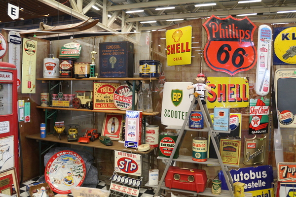 Ausstattung für die garage - Oldtimer- und Teilemarkt Fribourg 2019