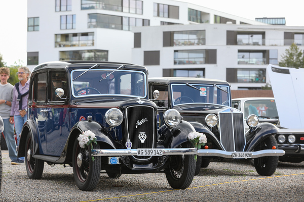 Bild: Austin 10 (1936) - mit drei Fenstern pro Seite - Oldtimer Sunday Morning Treffen (OSMT) Zug August 2025