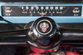 Austin 1300 Countryman (1972) - Austin-Wappen auf dem Lenkrad