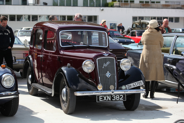 Austin 14 (1936) - mit gegenläufig öffnenden Türen - Dolder Classics Mai 2019