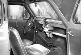 Austin A30 (1954) - nach modernen Gesichtspunkten in einem Rahmen zusammengefasste Instrumente - Genfer Automobilsalon 1954