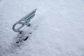 Austin A35 (1954) - hilft beim Identifizieren des richtigen Autos auf dem verschneiten Parkplatz - Teichalm Winterclassic 2018