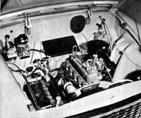 Austin A40 (1959) - Blick in den Motorraum des Engländers
