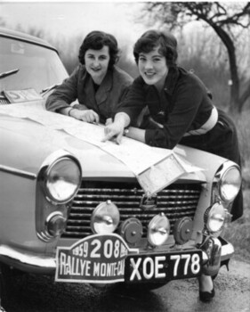 Austin A40 Farina (1958) - Patt Moss und Anne Wisdom mit ihrem A40 anlässlich der Monte Carlo Rallye 1959