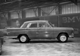 Austin A55 Cambridge - typisch ist er neue europäische Karosseriestil, wie er von Pinin Farina beeinflusst wird - Genfer Automobilsalon 1959