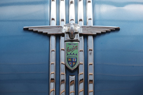 Austin A90 Atlantic Cabriolet (1950) - Markenzeichen auf Chrom (3. Youngtimer- und Classictreffen Pratteln am 15. Juli 2018)