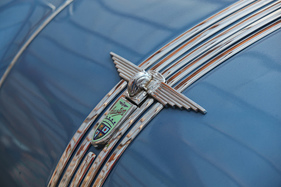 Austin A90 Atlantic Cabriolet (1950) - Markenzeichen auf dem Bug (3. Youngtimer- und Classictreffen Pratteln am 15. Juli 2018)