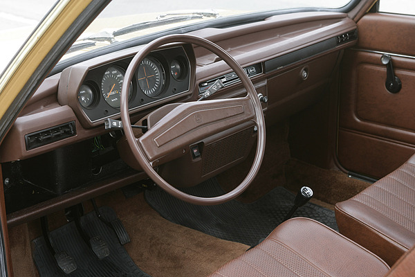Austin Allegro (1976) - unangetastete Minimalausstattung im Interieur