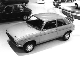Austin Allegro - der Nachfolger des über zehn Jahre gebauten Austin 1100/1300, bereits fast ein Jahr auf dem Markt (ADO 67), ab 9580 Franken - am Genfer Automobilsalon 1974