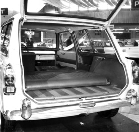 Austin Countryman (1966) - mit gegen Mehrpreis lieferbare Liegesitzen - Genfer Autosalon 1966