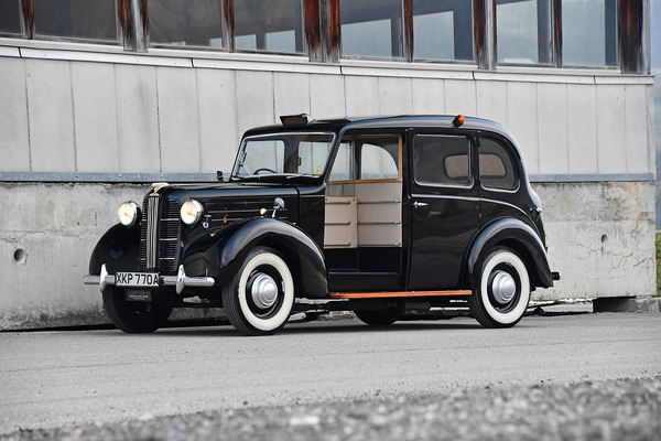 Austin FX3 London Taxi (1953) - Lot 133 an der Versteigerung der Oldtimer Galerie Toffen am 23. März 2024
