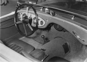 Austin Healey 100 (1954) - Interieur, aufgenommen vermutlich in Paris oder Turin