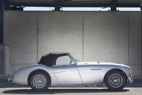 Austin-Healey 100 M (1955) - auch mit ausgespanntem Faltdach attraktiv Austin-Healey 100 M (1955) - auch mit ausgespanntem Faltdach attraktiv
