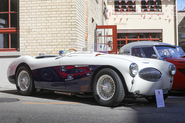 Austin-Healey 100 S (1955) - nur 50 Exemplare dieses für den Rennsport ausgelegten Roadsters wurden gebaut, dies ist Chassis AHS 3510 - British Car Meeting Motorworld Kemptthal 2025