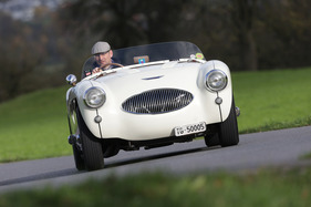 Austin-Healey 100 S (1955) - nur rund 900 kg wiegt der rennsportlich orientierte Wagen