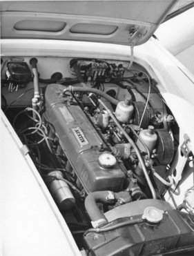 Austin Healey 100 Six (1956) - Blick in den Motorraum (1956)