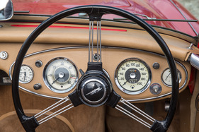 Austin-Healey 100 Six (1958) - Drehzahlmesser und Tachometer im Blickfeld (1958)