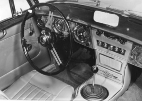 Austin-Healey 3000 (1964) - ab 1964 mit Edelholz  für das Armaturenbrett