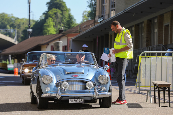 Image: Austin-Healey 3000 (1965) - at the entrance - Older Classics on May 11, 2025