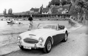 Austin-Healey 3000 (1966) - auch schöne Autos werden durch fesche Mädels zusätzlich geadelt