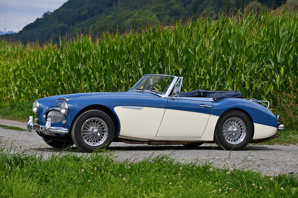 Image: Austin-Healey 3000 Mk II BJ7 (1962) - offered as lot 195 at the Oldtimer Galerie Toffen auction on October 16, 2021