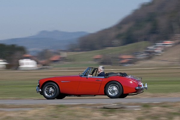 Austin-Healey 3000 Mk II BJ7 (1962) - am wohlsten fühlt sich der Sportwagen auf schnellen Landstrassen