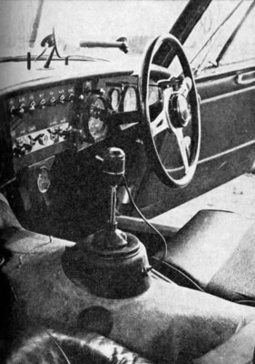 Austin-Healey 3000 Mk III Rally (1964) – Cockpit mit Lederlenkrad und zusätzlichen Instrumenten und Schaltern Austin-Healey 3000 Mk III Rally (1964) – Cockpit mit Lederlenkrad und zusätzlichen Instrumenten und Schaltern