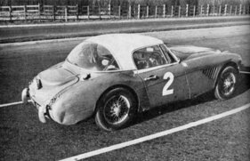 Austin-Healey 3000 Mk III Rally (1964) – Kofferraumhaube mit Wölbung für ein zusätzliches Reserverad Austin-Healey 3000 Mk III Rally (1964) – Kofferraumhaube mit Wölbung für ein zusätzliches Reserverad