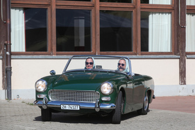 Austin-Healey Sprite (1962) - ohne Froschaugen-Gesicht, dafür mit Frauen-Power am Lenkrad - Albisgütli Classic Cars & Bikes August 2022