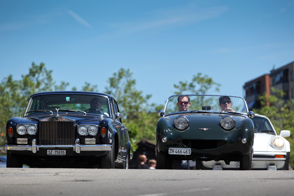 Image: Austin-Healey Sprite - don't be fooled by the perspective, the Sprite is a dwarf compared to the Silver Shadow - Oldtimer Sunday Morning on June 2, 2019