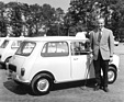 Austin Mini 850 (1960) - Alec Issigonis neben seinem meisterlichen Entwurf