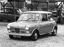 Austin Mini Cooper (1965) -  bei einer Testfahrt