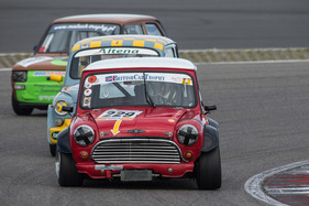 Austin Mini Cooper (1969) - Kampf der Zwerge am RGB Saisonfinale auf dem Nürburgring 2017 Austin Mini Cooper (1969) - Kampf der Zwerge am RGB Saisonfinale auf dem Nürburgring 2017