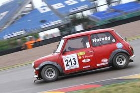 Austin Mini Cooper (1976) - Kampf der Zwerge an der ADAC Sachsenring Classic 2018