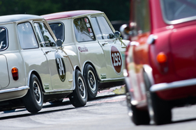 Austin Mini Cooper S (1964) - Feld "Tourenwagen bis 1965" - Masters Historic Festival Brands Hatch 2023
