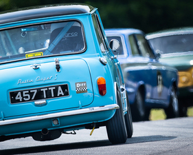 Austin Mini Cooper S (1964) - Feld "Tourenwagen bis 1965" - Masters Historic Festival Brands Hatch 2023