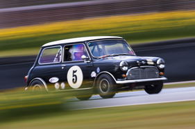 Austin Mini Cooper S (1964) - Martin Hunt im Rennen um den Whitmore Cup