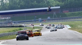 Bild Austin Mini Cooper S (1969) - am Kampf der Zwerge beim Preis der Stadt Magdeburg Oschersleben 2018