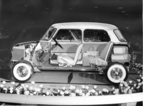 Austin Mini Minor 850 (1959) - an der London Motorshow 1959 - Schnittmodell enthüllt die Geheimnisse des kleinen Fronttriebwagens