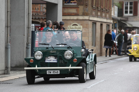 Austin Mini Moke (1968) - die Besatzung schätzt das (noch) trockene Wetter bei den Passagierfahrten - O-iO 2016