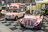 Austin Mini Moke (1972) - da passt Pink doch ganz gut - Retro Classics Stuttgart 2020 (© Daniel Reinhard, 2020) Austin Mini Moke (1972) - da passt Pink doch ganz gut - Retro Classics Stuttgart 2020 (© Daniel Reinhard, 2020)
