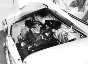 Austin Mini Seven 850 (1961) - Blick in den Motorraum des Testwagens