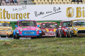 Austin Mini am Preis der Stadt Stuttgart Hockenheim 2015 im Rennen der Kampf der Zwerge