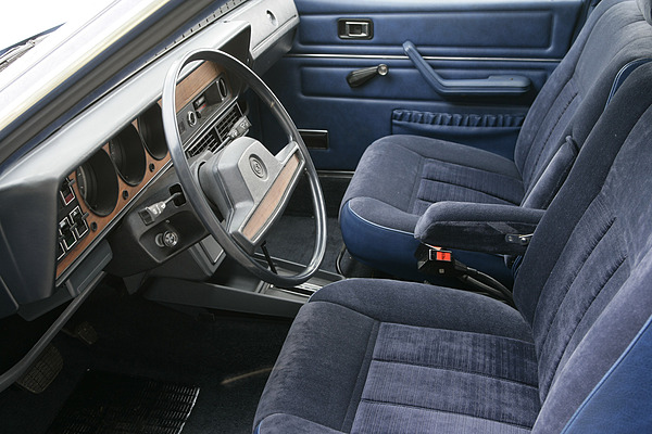 Austin Princess (1977) - plüschige Veloursitze - verschiedene Blautöne wild gemischt